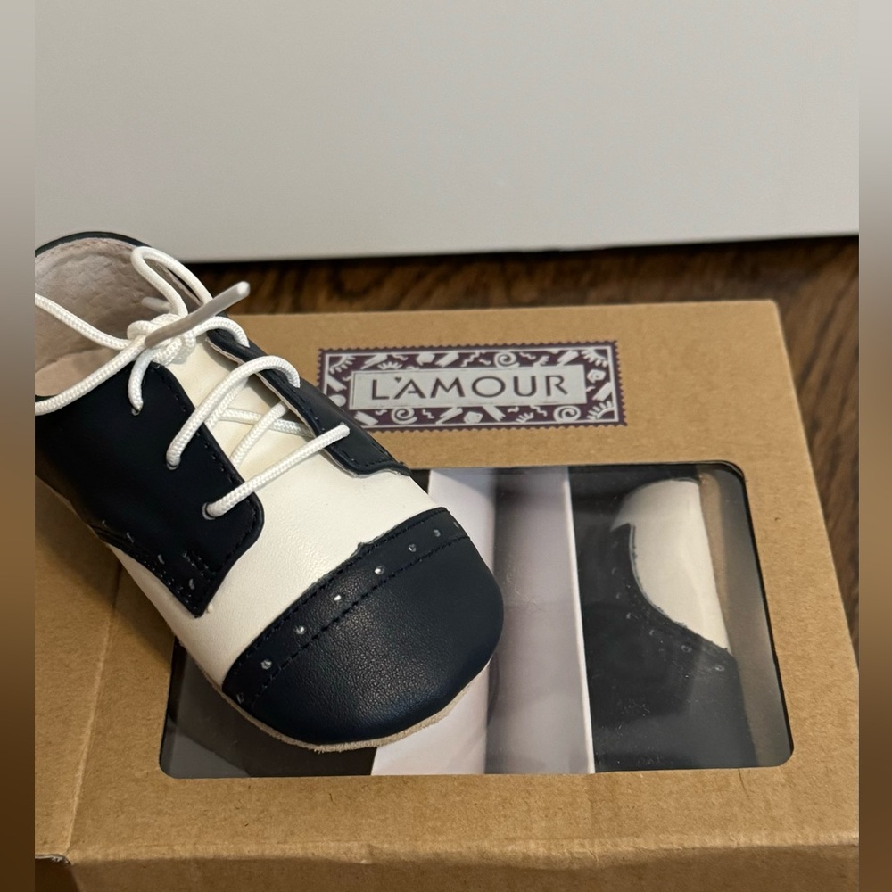 Unisex Lamour shoes size 4